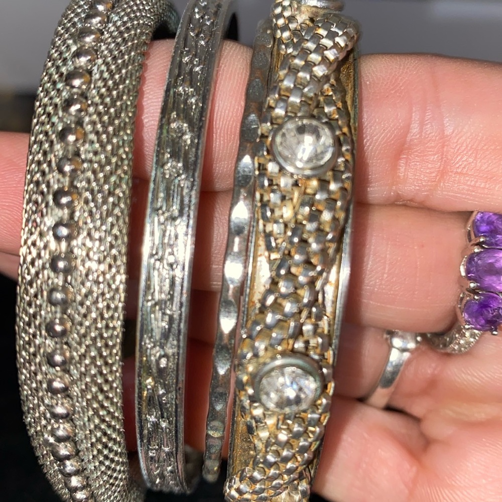 4 bracelets
NT